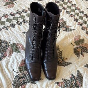 Jaqueline Ferrar leather lace up boots